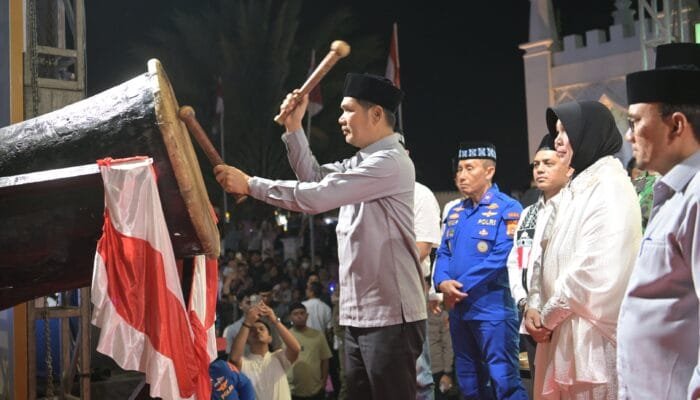Sekda Aceh Lepas Pawai Takbir Idul Fitri 1447 H di Masjid Raya Baiturrahman