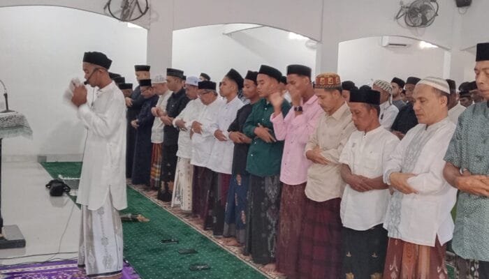 Warga Antusias Laksanakan Shalat Idul Fitri di Meunasah Leu Ue