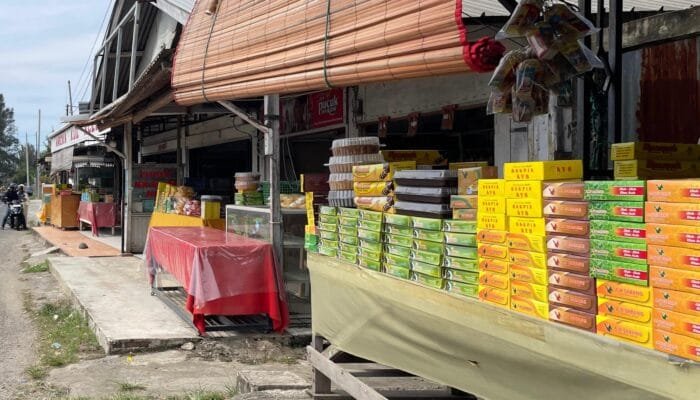 Penjualan Kue di Lampisang Naik 20 Persen saat Lebaran