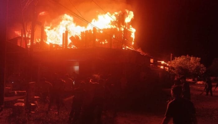 Detik-Detik Kebakaran Hebat di Aceh Selatan, Belasan Ruko Ludes Terbakar!
