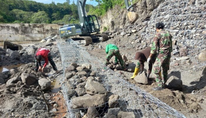 Prajurit Kodam IM Kebut Pengerjaan Jembatan Bailey di Karang Rejo Bener Meriah