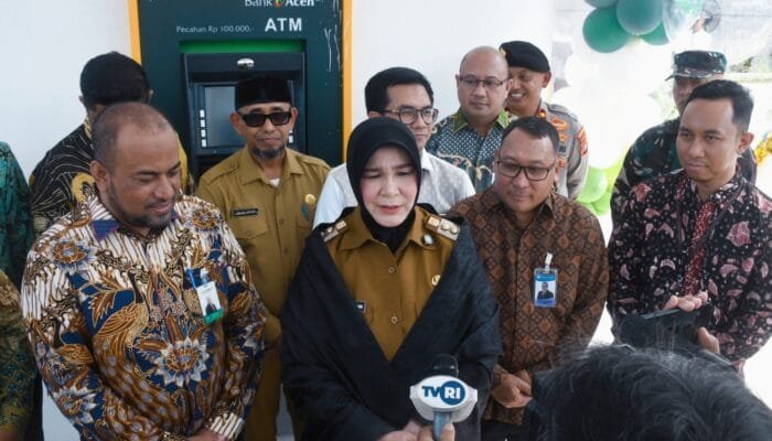 Illiza Resmikan Operasional ATM Drive Thru Bank Aceh Syariah