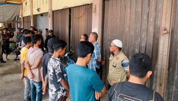 Razia Ramadhan di Lambaro, 12 Orang Kedapatan Makan Siang di Warung