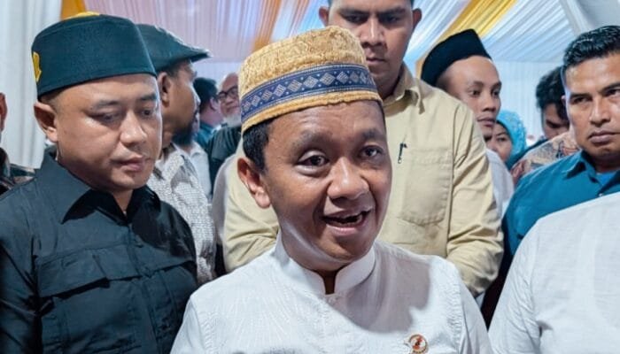 Bahlil Desak LPDP Berikan Beasiswa yang Proporsional untuk Kalangan Santri