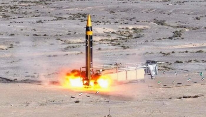 Iran Serang Markas Komandan AS dan Israel