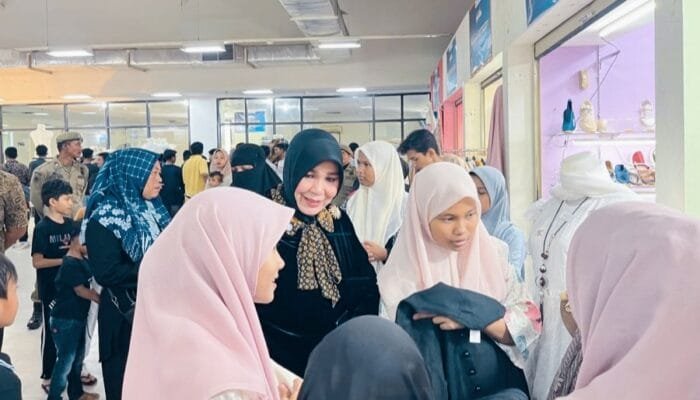 Illiza Ajak 171 Anak Yatim Jaya Baru Belanja Baju