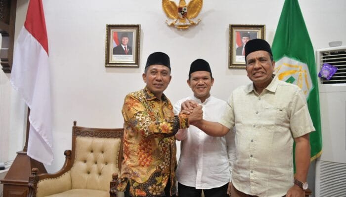 Dimediasi Wagub Fadhlullah, Bupati–Wabup Pidie Jaya Sepakat Damai dan Berangkulan