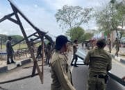 Mengganggu Fasilitas Umum, Satpol PP dan WH Aceh Besar Bongkar Bangunan Liar di Blang Bintang