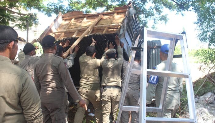Satpol PP Aceh Besar Kembali Bongkar Bangunan Liar di Baitussalam
