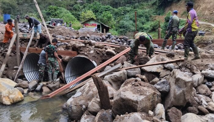 Gotong Royong TNI dan Warga, Jembatan Aramco Jadi Prioritas Pembangunan di Bener Meriah