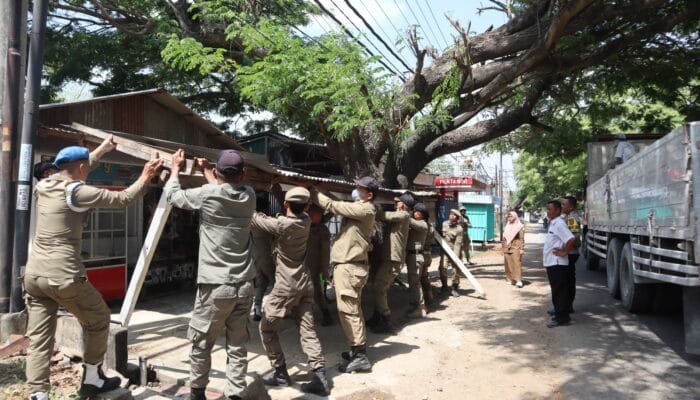 Satpol PP Aceh Besar Kembali Bongkar Lapak Liar PKL di Baitussalam