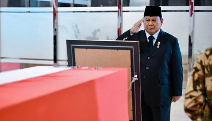 Penghormatan Terakhir Prabowo untuk Tiga Prajurit TNI yang Gugur dalam Misi Perdamaian di Lebanon