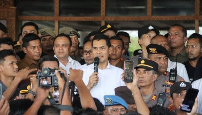 Unjuk Rasa Terkait Pergub JKA Berakhir Ricuh: Enam Mahasiswa Diamankan, Dua Dibawa ke RS Bhayangkara