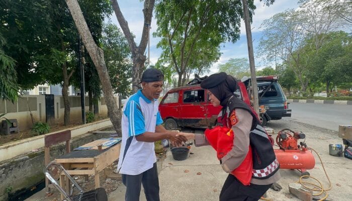 Ditsamapta Polda Aceh Ringankan Tangan Bersedekah dalam Program Jumat Berkah