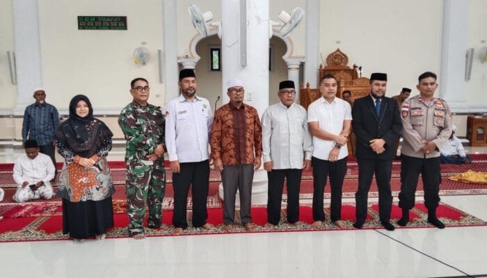 Ketua DPRK Aceh Besar Hadiri Pelantikan dan Peusijuk Mukim Kueh Periode 2025-2030