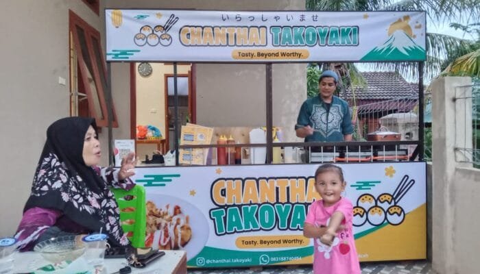 Gerai Chanthai Takoyaki di Emperom Dipadati Pelanggan, Kuliner Jepang Kian Digemari Anak Muda