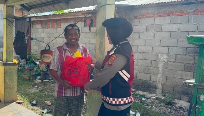 Polwan Ditsamapta Polda Aceh Turun Langsung Salurkan Bantuan Sembako
