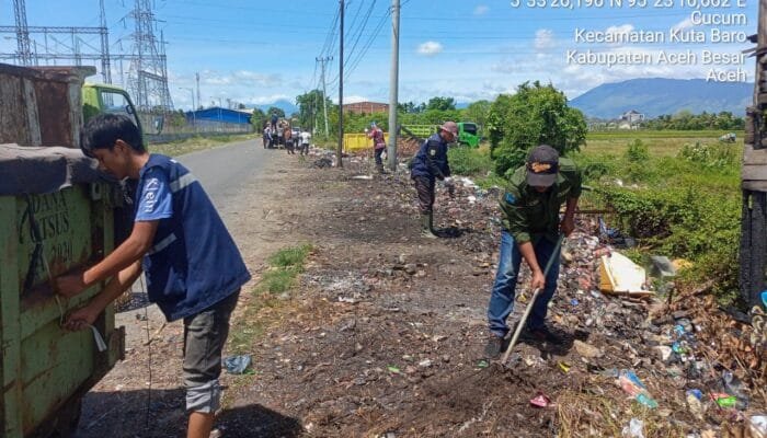DLH Aceh Besar Tangani Tumpukan Sampah Ilegal di Jalan Blang Bintang Lama