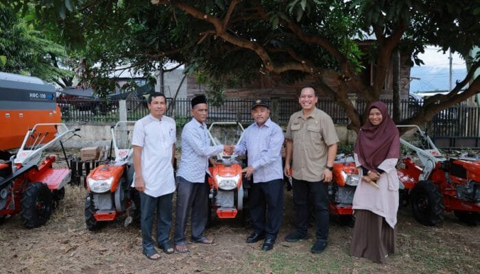 Perkuat Ketahanan Pangan, Pemkab Aceh Besar Salurkan Pompa Air dan Traktor untuk Petani