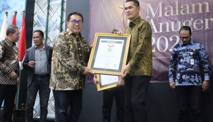 Sekda Nasir Raih Anugerah SMSI Sebagai Tokoh Inspiratif Nasional 2026
