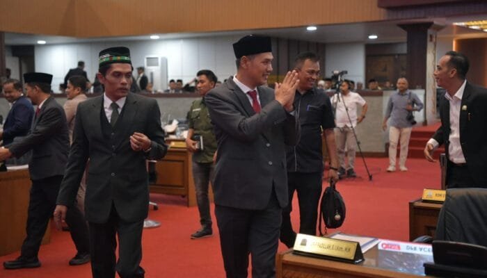 Sekda Aceh Hadiri Paripurna Persetujuan Tiga Raqan Inisiatif DPRA