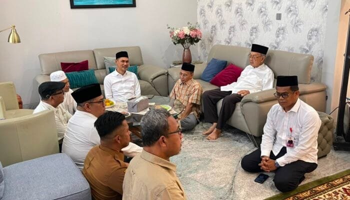 Sekda Aceh Bersama Pimpinan SKPA Takziah ke Rumah Duka Almarhum Zaini Abdullah