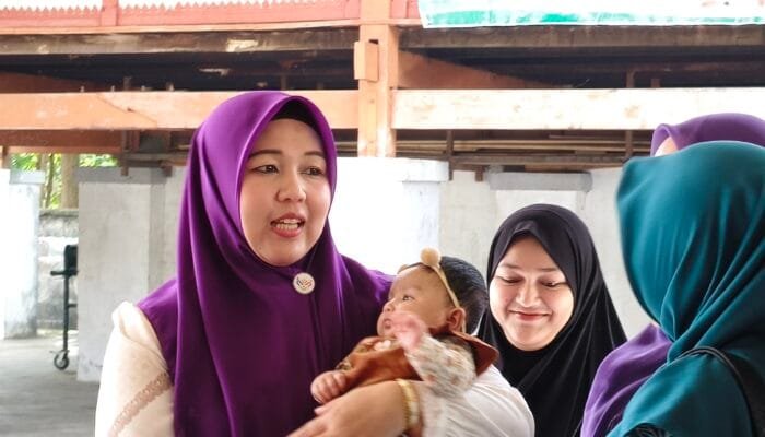 Ketua TP PKK Aceh Besar Kunjungi Posyandu Gampong Ajuen, Dorong Peningkatan Layanan Kesehatan Ibu dan Anak