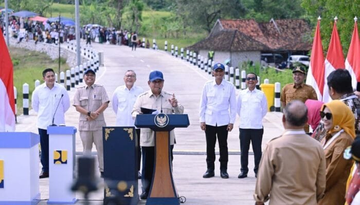 Resmikan 1.151 Kilometer Jalan Daerah, Presiden Prabowo: Tak Boleh Ada Wilayah Tertinggal karena Akses