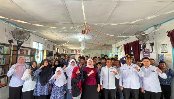 Bawaslu Banda Aceh Perkenalkan Demokrasi dan Hak Informasi kepada Siswa SLB