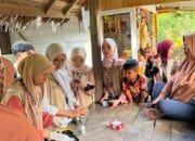 Dari Rumah ke Rumah, Mahasiswa KKN USK Berikan Layanan Kesehatan Gratis untuk Warga