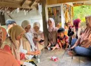 Dari Rumah ke Rumah, Mahasiswa KKN USK Berikan Layanan Kesehatan Gratis untuk Warga