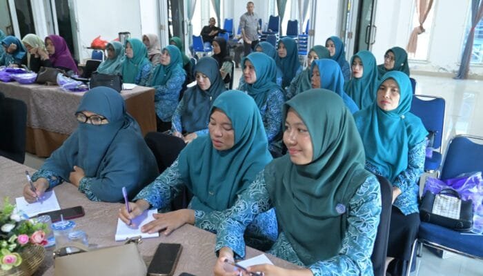 Ketua TP PKK Gampong Se-Montasik Dibekali Kepemimpinan dan Administrasi Organisasi