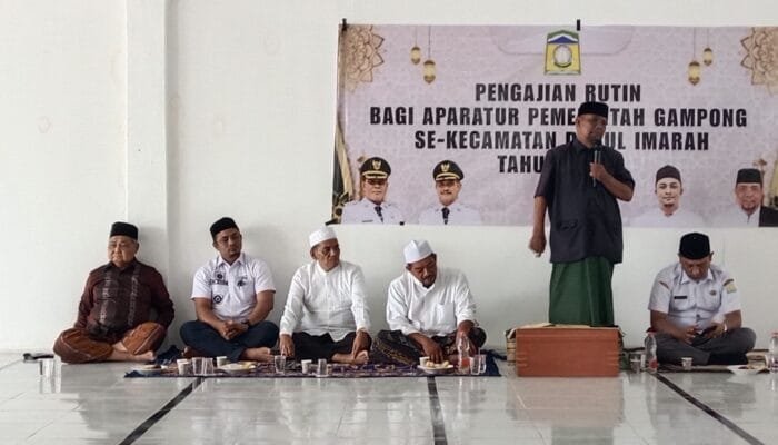 Camat Darul Imarah Gelar Pengajian Rutin Aparatur Gampong