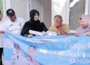 Illiza Serahkan Bantuan Rumah Layak Huni untuk Warga Kurang Mampu