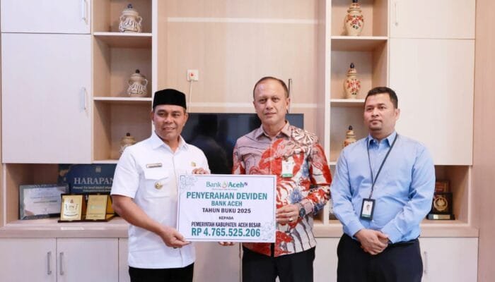 Bupati Aceh Besar Terima Dividen Bank Aceh Syariah Rp4,76 Miliar