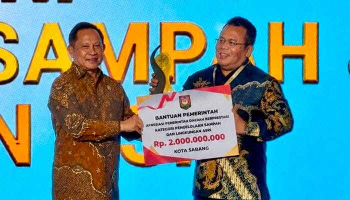 Wali Kota Sabang Terima Penghargaan Nasional Bidang Pengelolaan Sampah
