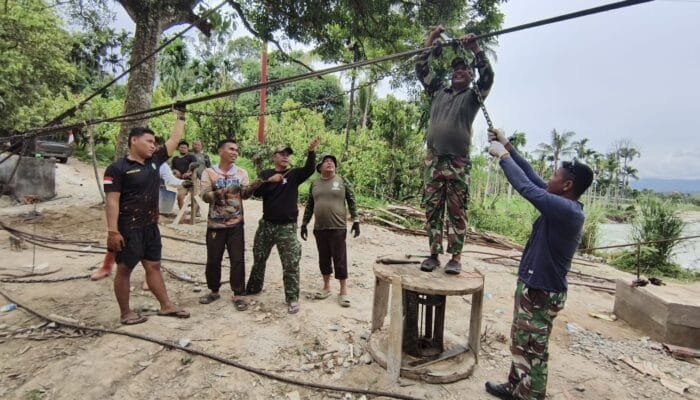 TNI dan Warga Kebut Pembangunan Jembatan Gantung Penghubung Dua Desa di Aceh Tenggara