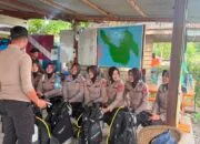 Rayakan HUT ke-78, Polwan Aceh Kibarkan Merah Putih di Laut Sabang