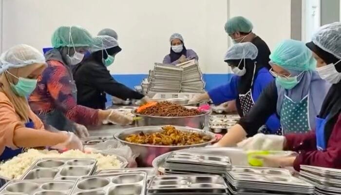 SPPG Lamlagang 1 Sajikan Menu Bergizi Seimbang untuk Siswa