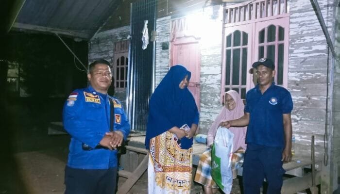 Warga Resah Dikepung Tawon, Damkar Aceh Besar Turun Tangan