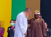 Ajudan Ketua DPRA Dieksekusi Cambuk 22 Kali di Banda Aceh