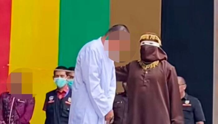 Ajudan Ketua DPRA Dieksekusi Cambuk 22 Kali di Banda Aceh