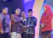 Pemerintah Aceh Terima Serambi Award 2026