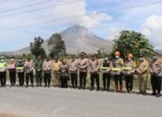 Gunung Sinabung Berstatus Siaga, Polri Kerahkan Ratusan Personel
