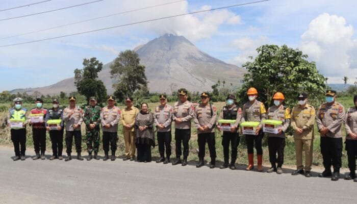 Gunung Sinabung Berstatus Siaga, Polri Kerahkan Ratusan Personel