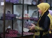 Kak Na Ajak Perajin Dekranasda Aceh Utara Kembangkan Batik Motif Aceh