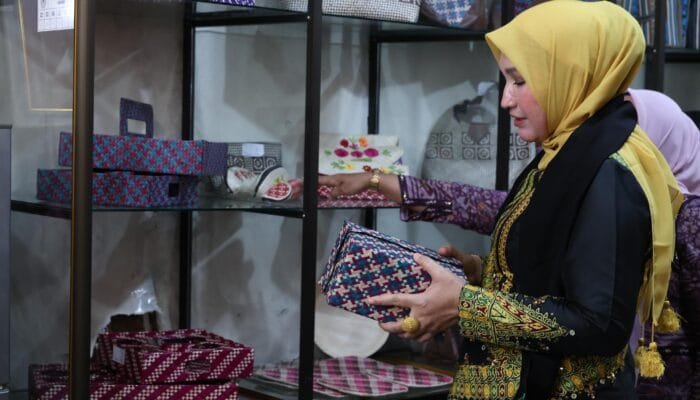 Kak Na Ajak Perajin Dekranasda Aceh Utara Kembangkan Batik Motif Aceh