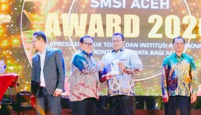 Pariwisata Dongkrak Ekonomi Warga, Wali Kota Sabang Raih SMSI Aceh Awards 2026