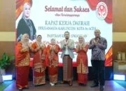 Nuri Farisal Kenalkan Produk Kriya Unggulan Sabang di Rakerda Dekranasda Aceh