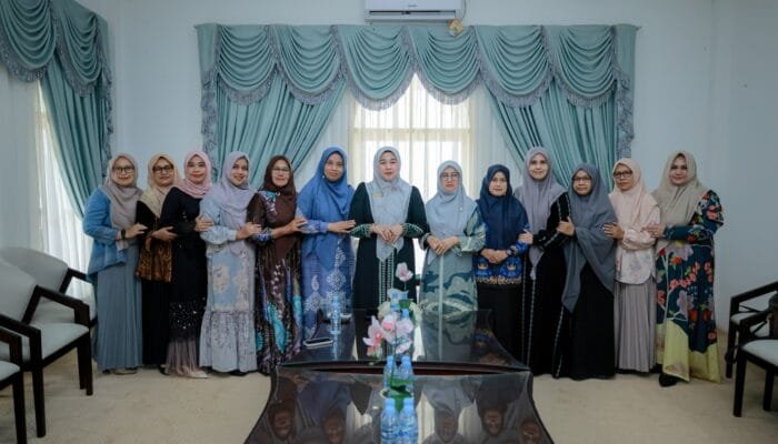 Rita Mayasari Ingatkan Istri Pejabat Aceh Besar Tetap Dekat dengan Warga